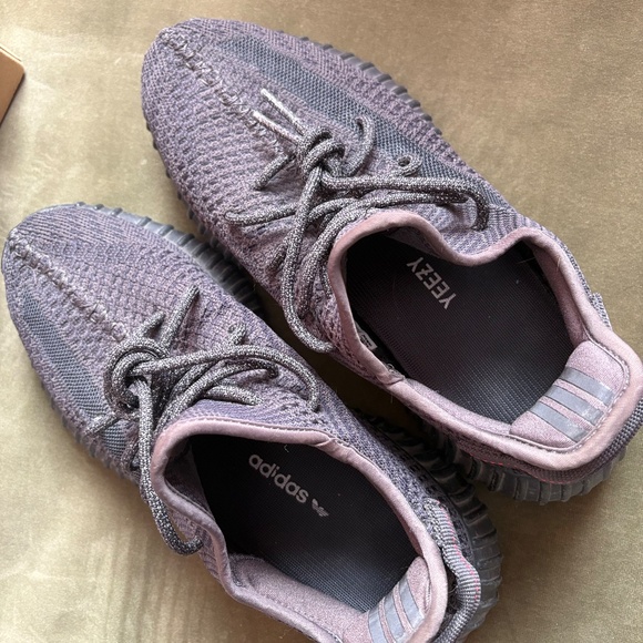 Yeezy Boost 350 V2 - Picture 7 of 12
